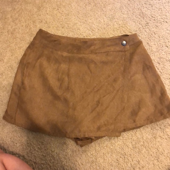 Suede skort - Picture 1 of 3
